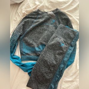 Gymshark crop top long sleeve and leggings